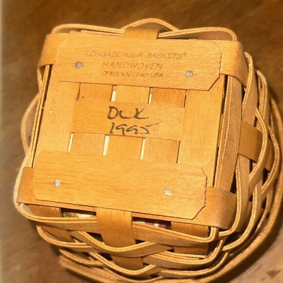 Longaberger 1995 Vintage Woven Basket with Floral Liner and Leather Handles - Picture 4 of 5